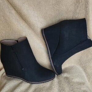 SOUL BY NATURLIZER Brown Suede Water Repellent Breathable Wedge Booties 8.5 M